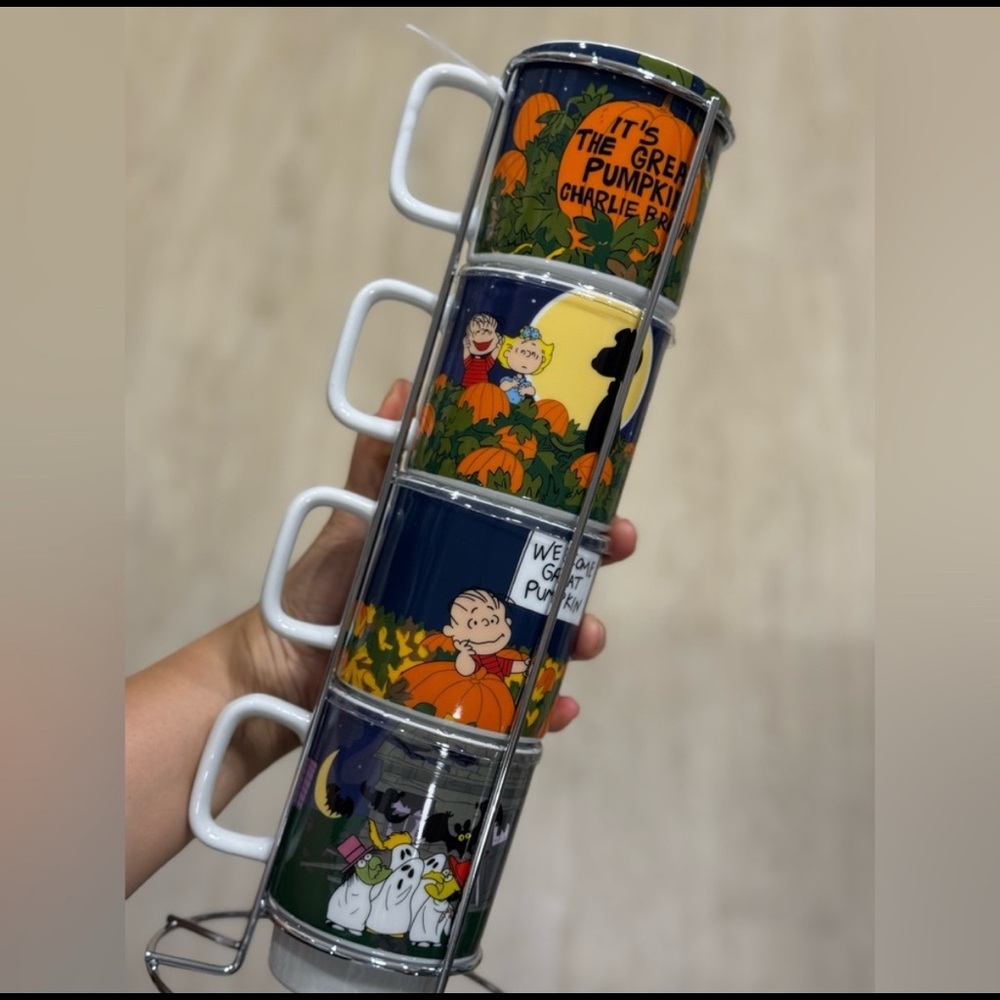 Peanuts Halloween theme stackable mugs